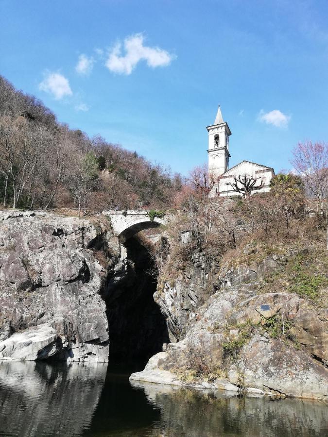 Giardino Διαμέρισμα Porto Valtravaglia Εξωτερικό φωτογραφία